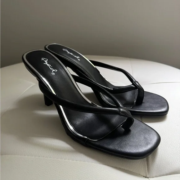 NWOT Black Flip Flop Heel Sandals - Picture 2 of 8